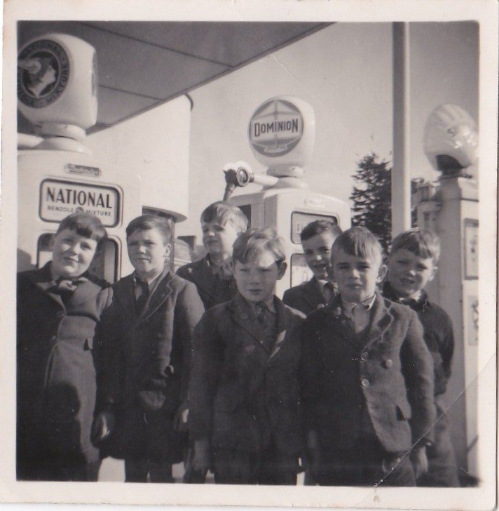 Pilton School Visit to Pilton Bridge Garage in about 1952