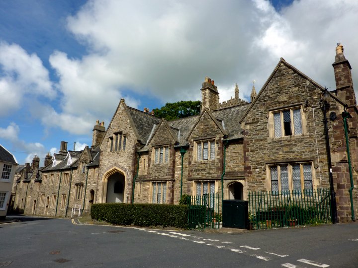 Feoffee Cottages, Pilton